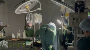 Κίεβο: Με ελληνικές ρίζες ο γιατρός που έκανε επέμβαση καρδιάς σε παιδί μέσα στο σκοτάδι