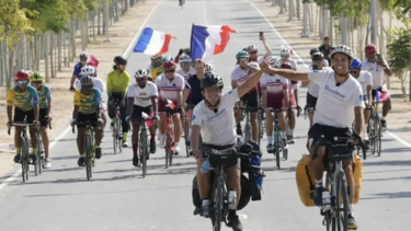 Έκαναν ταξίδι 7.000 χιλιομέτρων με ποδήλατο για να δουν τη Γαλλία στο Μουντιάλ