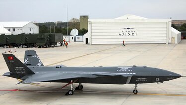 Νέο μαχητικό-drone διαφημίζει ο γαμπρός του Ερντογάν ενόψει εκλογών