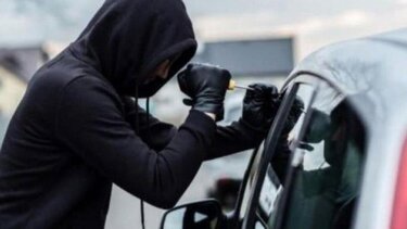 Διέρρηξαν αυτοκίνητο βουλευτή της ΝΔ