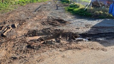 Τελείωσαν τα έργα, αλλά έμειναν τα ... χαντάκια