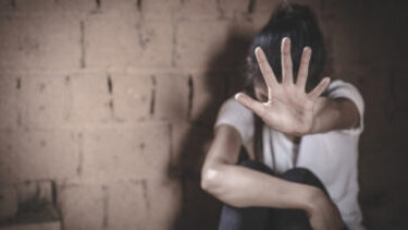 Ανήλικο κορίτσι κατήγγειλε τον πατέρα του ότι το χτύπησε και το απείλησε