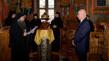 Αδιαθεσία ένιωσε ο Νίκος Δένδιας στο Άγιο Όρος