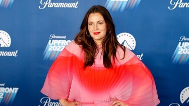 Η Ντου Μπάριμορ για τη μαμά της: Δεν μπορώ να της γυρίσω την πλάτη