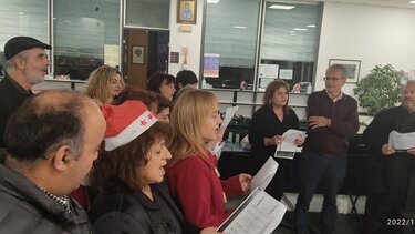 Κάλαντα στο Δήμαρχο Πλατανιά, από τους μαθητές και καθηγητές του, Εσπερινού ΕΠΑΛ Πλατανιά