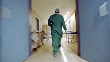 Το πρωτόκολλο επιστροφής ανεμβολίαστων γιατρών στο σύστημα υγείας