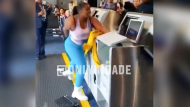 Πανικός σε αεροδρόμιο: Πέταξε υπολογιστή σε υπάλληλο γιατί νόμιζε ότι έχασε τα παιδιά της