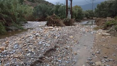Τα φερτά υλικά "μπάζωσαν" τον Σκλαβεδιάκο ποταμό στη Σητεία