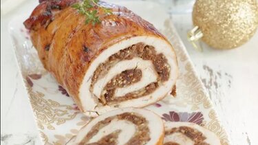 Ρολά από στήθος γαλοπούλας γεμιστά με χοιρινό κιμά και σάλτσα σύκου