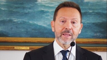  Στουρνάρας: Υψηλότερα τα επιτόκια δανεισμού για τις Μικρομεσαίες Επιχειρήσεις