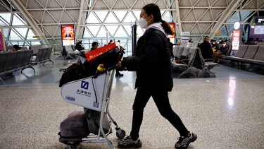 Τεστ Covid σε όσους ταξιδεύουν από Κίνα θα ζητήσει η ΕΕ