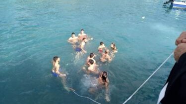 Πολλοί οι βουτηχτές στο Καστρί!