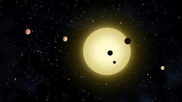 Εξωπραγματικό βίντεο δείχνει εξωπλανήτες να γυροφέρνουν το άστρο τους