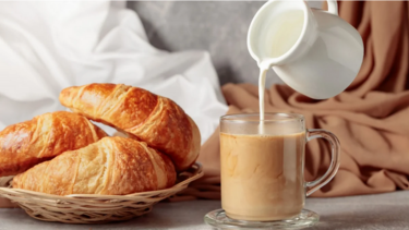 Γιατί πρέπει να βάζετε γάλα στον καφέ