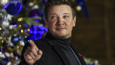 Σε κρίσιμη κατάσταση ο ηθοποιός Τζέρεμι Ρένερ μετά από ατύχημα