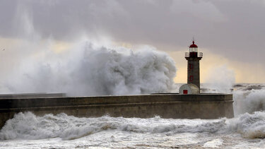 Έρχεται ισχυρή κακοκαιρία με καταιγίδες και χιόνια σε χαμηλά υψόμετρα