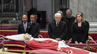 Κηδεύτηκε ο Πάπας Βενέδικτος 