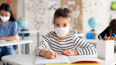 Κεραμέως: Καμία εισήγηση για κλείσιμο των σχολείων ή υποχρεωτική χρήση μάσκας