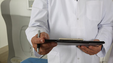 Φυσικοθεραπευτής σε κλινική που πήγαιναν ο Κένεντι και η Φάρα Φόσετ δήλωνε ο ψευτογιατρός 