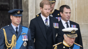 Ψάχνουν τρόπο να συμφιλιώσουν τους πρίγκιπες Γουίλιαμ και Χάρι