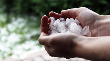 Ισχυρή καταιγίδα και χαλαζόπτωση στην Πύλο - Καταστράφηκαν καλλιέργειες και αυτοκίνητα