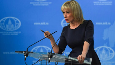 Eπίθεση Ζαχάροβα σε Ζελένσκι: Περιμένουμε τον κλόουν να τελειώσει, να περάσει η επίδραση από τα παραισθησιογόνα