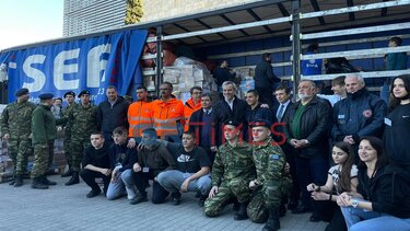 Τόνοι ανθρωπιστικής βοήθειας στην Τουρκία – Το «ευχαριστώ» του Τούρκου πρόξενου στα ελληνικά