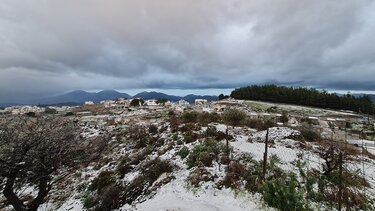 Χιόνισε και στα Ανώγεια: 1 βαθμό Κελσίου δείχνει το θερμόμετρο