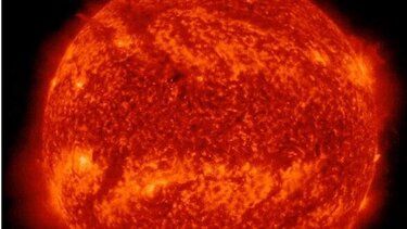  «Έσπασε» κομμάτι του Ήλιου και δημιούργησε περίεργη δίνη