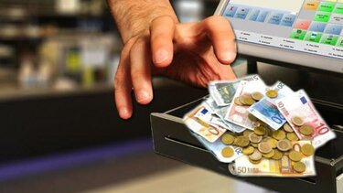 Ο ένας απασχολούσε τους υπαλλήλους, ο άλλος έκλεβε...