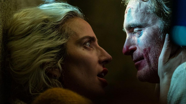 Lady Gaga και Χοακίν Φίνιξ αγκαλιά στο νέο "Joker"