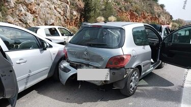 Καραμπόλα τεσσάρων αυτοκινήτων στον ΒΟΑΚ - Φωτογραφίες 