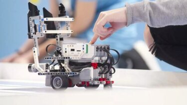 Βραβεύονται οι Ολυμπιονίκες μαθητές της Ρομποτικής