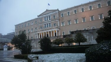 Κακοκαιρία «Μπάρμπαρα»: Κλειστή σήμερα η Βουλή λόγω του χιονιά 