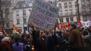 Γαλλία: «Δεν σκοπεύουμε να πεθάνουμε δουλεύοντας»