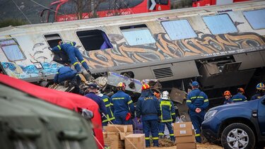 Τραγωδία στα Τέμπη: «Κάποιοι ούρλιαζαν για βοήθεια, ήταν χάος»