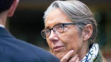 Κρίση για το συνταξιοδοτικό: Αποκλιμάκωση επιδιώκει η Γαλλίδα πρωθυπουργός