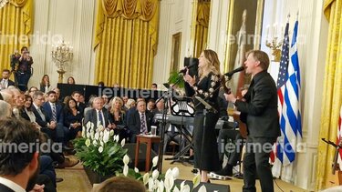 Ελληνική γιορτή με κλαρίνα και μπακαλιάρο στο Λευκό Οίκο έστησε ο Μπάιντεν