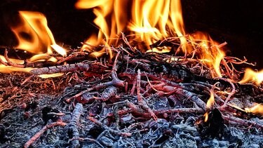 Ό,τι κάψετε… κάψετε ως την Τετάρτη, μετά έχει πρόστιμο!