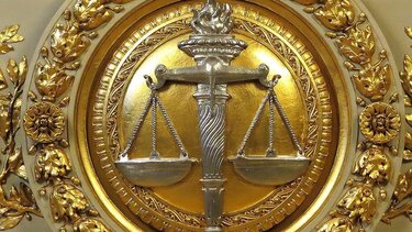 Δικηγόροι εναντίον των πρακτικών των funds