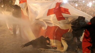 Γεωργία: Βίαιες διαδηλώσεις με αφορμή τον «αντιδυτικό» νόμο περί «ξένων πρακτόρων»