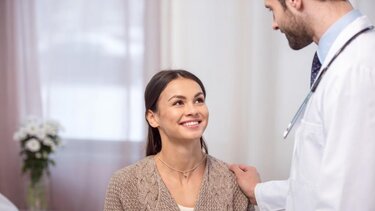 Οι έμφυλες ανισότητες επιδεινώνουν την πρόσβαση των γυναικών στην πρόληψη, ανίχνευση και περίθαλψη του καρκίνου