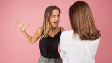 Πιάστηκε μαλλί με μαλλί με την πρώην σύζυγο του συντρόφου της