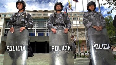 Ο πρόεδρος του Ισημερινού κηρύσσει τη χώρα σε κατάσταση «εσωτερικής ένοπλης σύγκρουσης» 