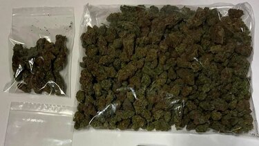 Βρέθηκαν χωρίς "χαρτιά" - Κάνναβη στην κατοχή τους