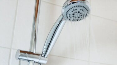 Βουτιά στον πάγο: Τι μπορεί να μας προκαλέσει ένα ice bath στους 5°C 