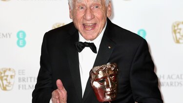 Ο Μελ Μπρουκς 40 χρόνια μετά, κυκλοφορεί τη συνέχεια της «Ιστορίας του Κόσμου»