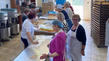 Κουλουράκια από τις "Γειτόνισσες Χαλέπας" για τον "Ορίζοντα" και το "Κύτταρο Χαλέπας"