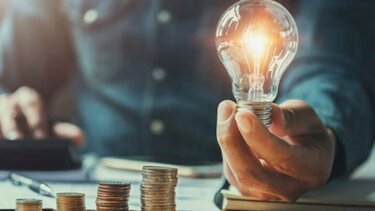 Μικρομεσαίες επιχειρήσεις: Πότε θα λάβουν τρίμηνη επιδότηση στους λογαριασμούς ρεύματος