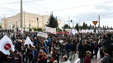 Δέκα προσαγωγές και 2 συλλήψεις έγιναν στο περιθώριο του συλλαλητηρίου στο Σύνταγμα